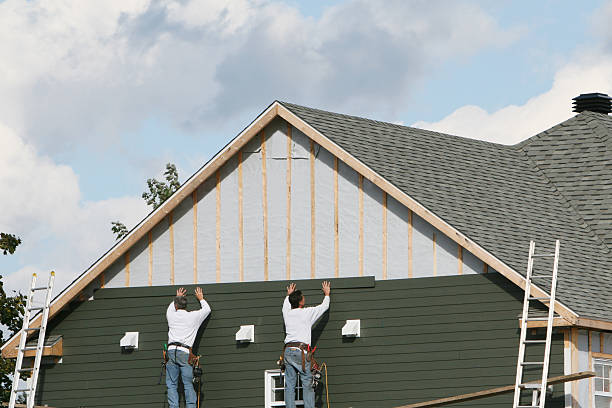 Professional Siding Replacement technician working in Kingston, OH